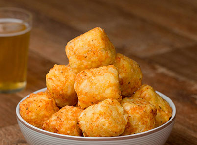 Bolinho de Mandioca recheado com Queijo